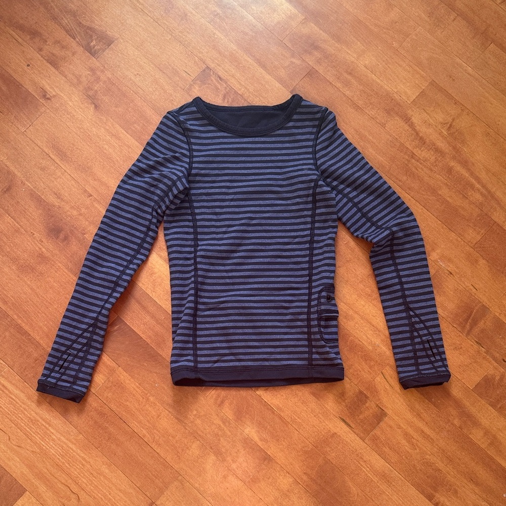 Ivivva. Size 4. Reversible Long Sleeve Top